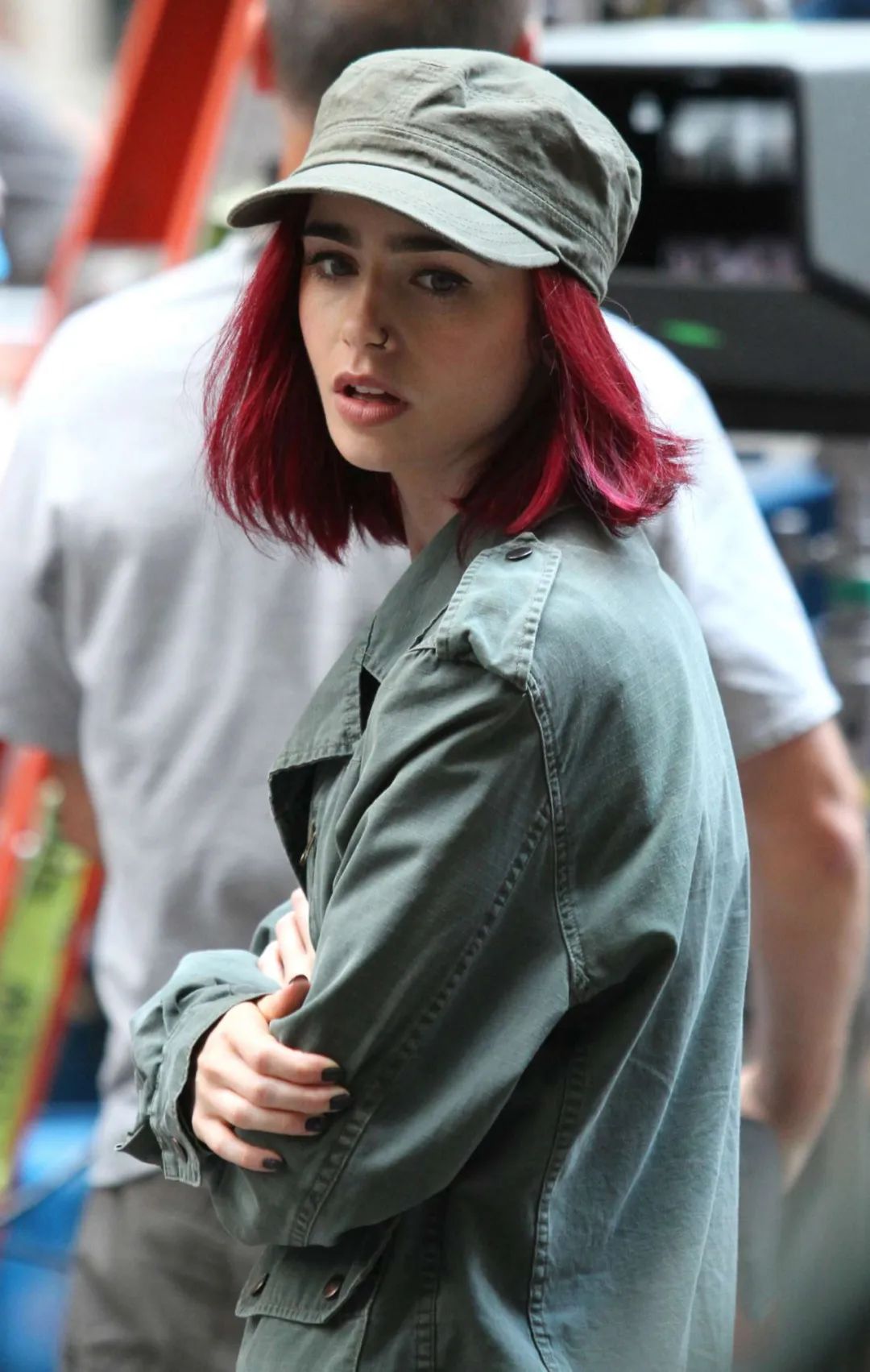 种草鹅的穿搭图片,lilycollins粉色大衣