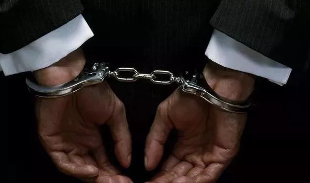 吸毒被抓罚款算吸毒史吗,吸毒被抓算坐牢么