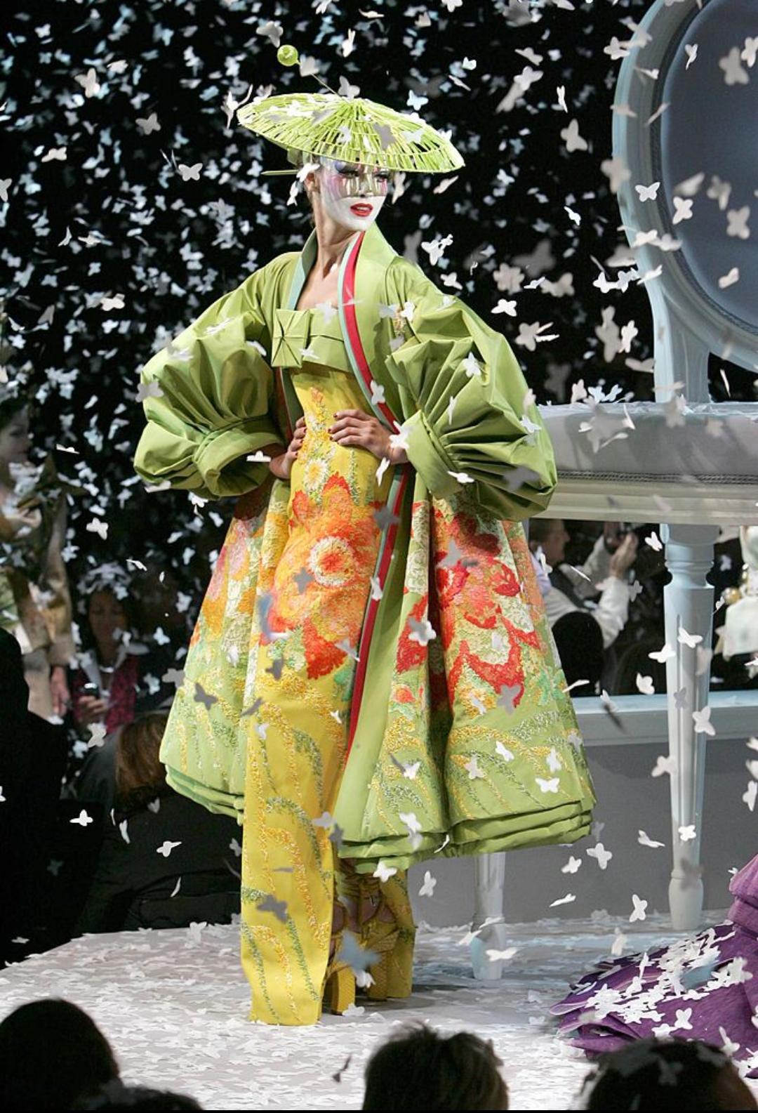 41岁妖孽超模养鸡种田,凭一张动图霸屏15年:原来这只老狐狸,早已修成了仙