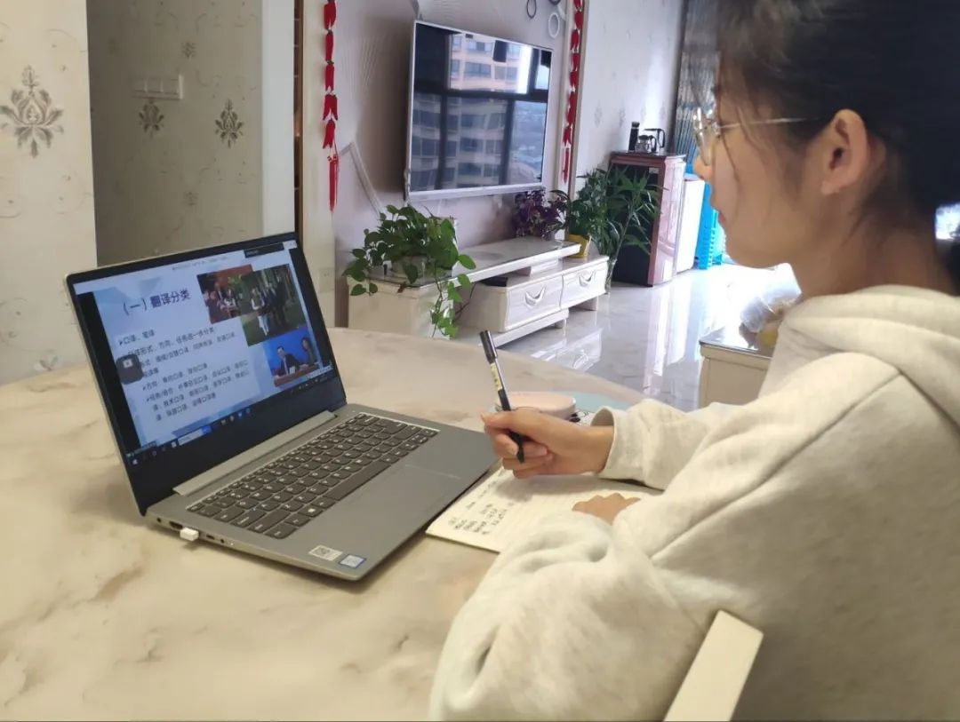 晨读成都|全国首条“熊猫高速”亮相！一路都是“滚滚”~