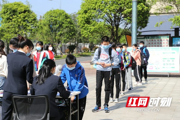 益阳:“朗朗书声”再满校园赫山34所中学今日全面有序完成复学