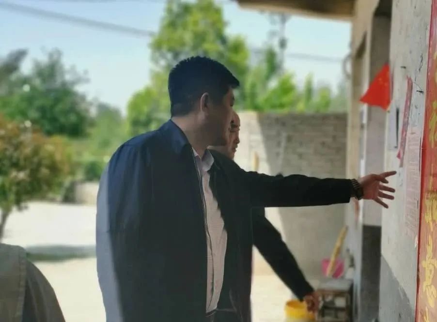 李元到大坪乡指导脱贫攻坚工作,李泽宙深入塔铺街道调研脱贫攻坚