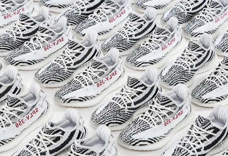 yeezy白斑马官网什么时候补货,yeezy白斑马2020字母都是反的吗