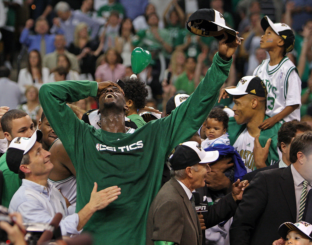 凯尔特人退役加内特,凯尔特人退役加内特球衣与雷阿伦