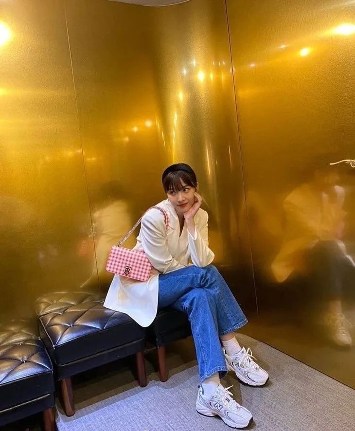 配饰狂|杨幂的终极时髦秘籍，10块钱帮你给腿整容