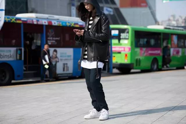 什么牌子小白鞋比较耐穿不累脚呢,小白鞋哪个款好穿舒服耐穿