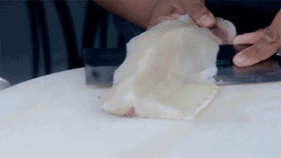 体内驱虫致癌案例,女子体内取出活虫原来吃了这道菜