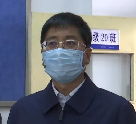 现场直击开学第一天！春风十里，不如学校有你~