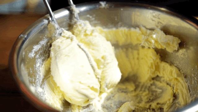 电饭锅芝士蛋糕最简单的做法,教你做现在超火的芝士蛋糕