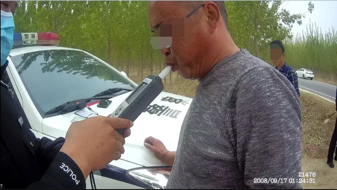 钟南山和李兰娟送来婚礼祝福│另一种传染病！男子回国后发烧39.5℃│发朋友圈判赔80万│16名醉驾司机5年禁驾并被刑事立案