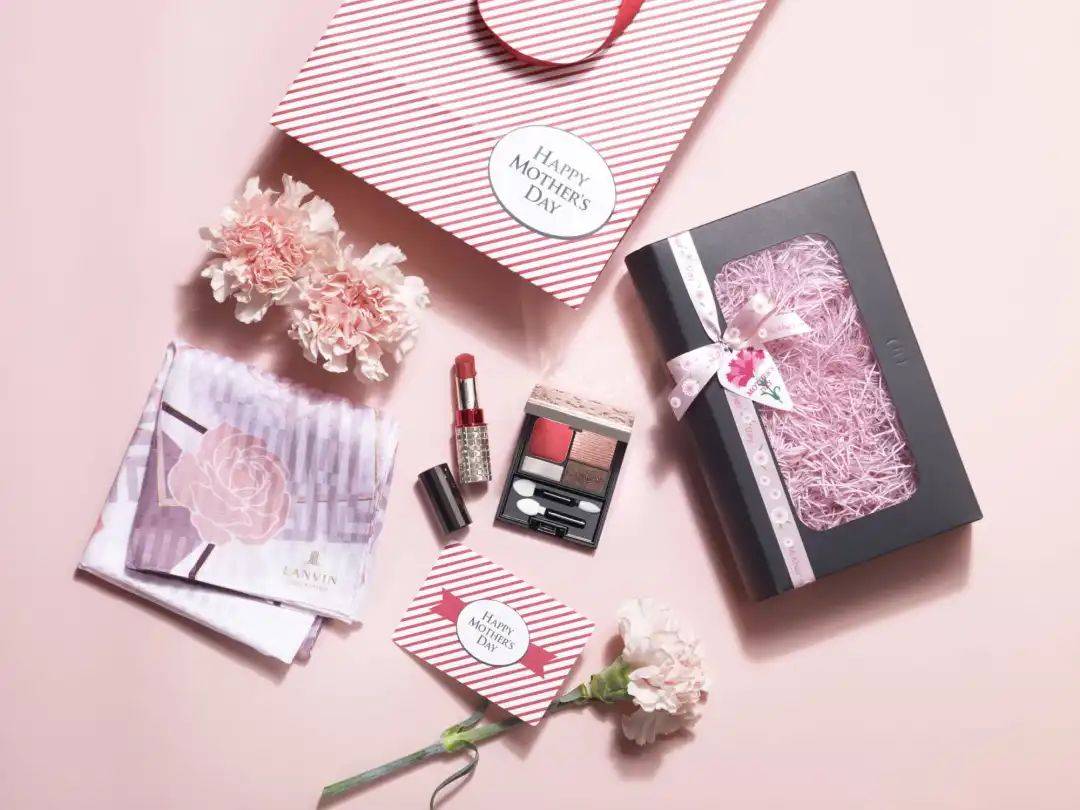 被GUCCI选中的日本另类插画家，作品真是“怪”好看