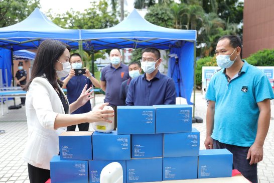 助力开学宝驰为深圳学校捐赠纳米酒精消毒机