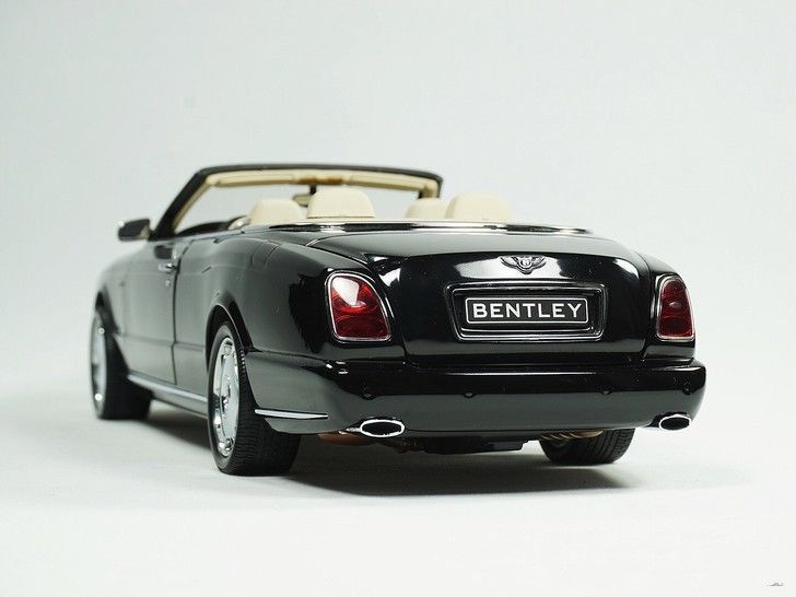 雅而致俊-迷你切BentleyAzure模型随拍