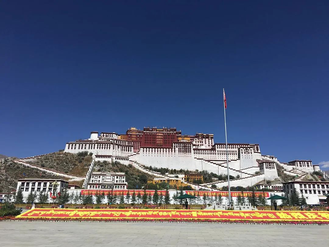 从日喀则出发珠穆朗玛峰旅游,日喀则能看到珠穆朗玛峰吗