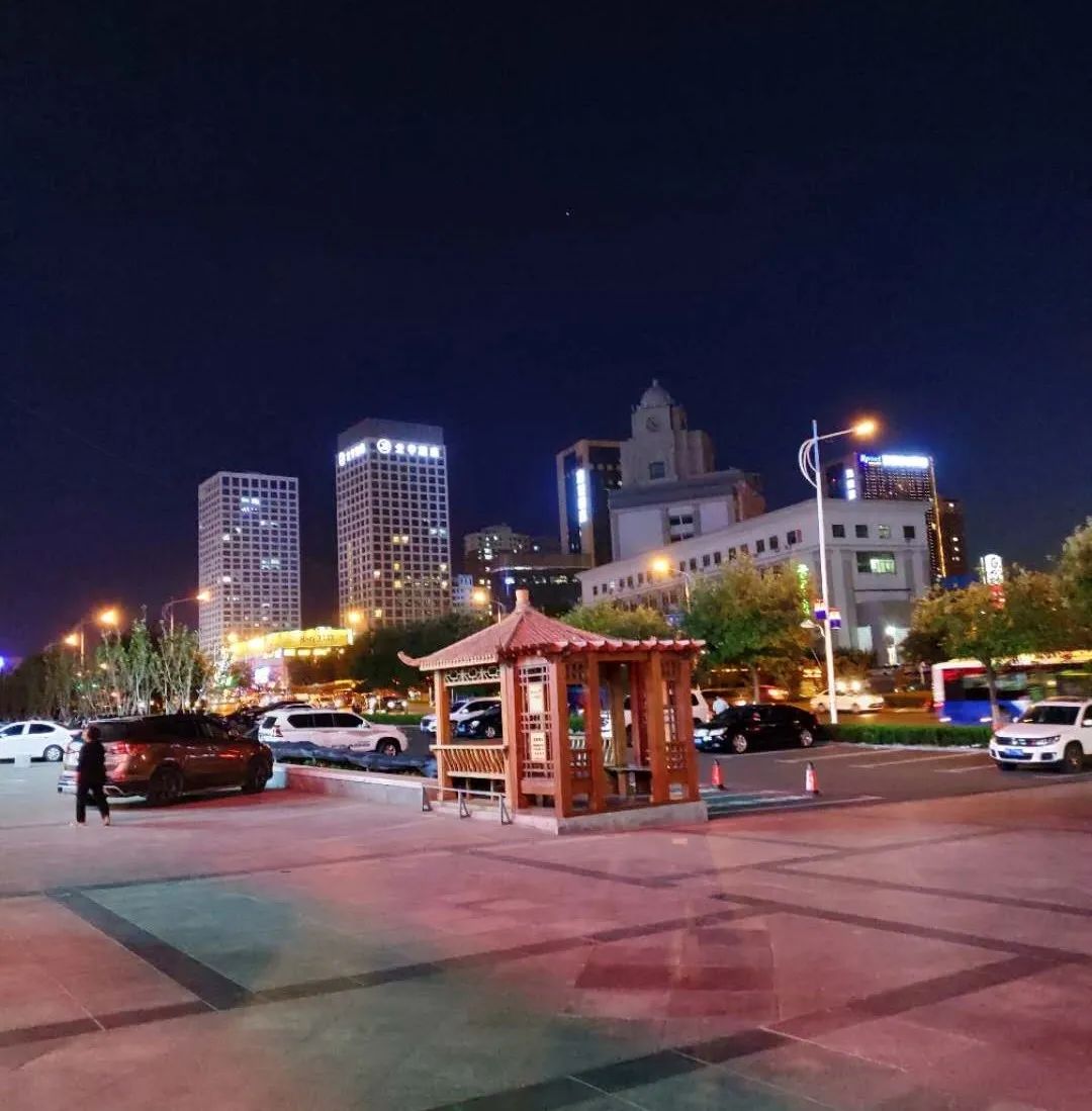 「年度散文推荐」鲁世俊｜欢乐的城市