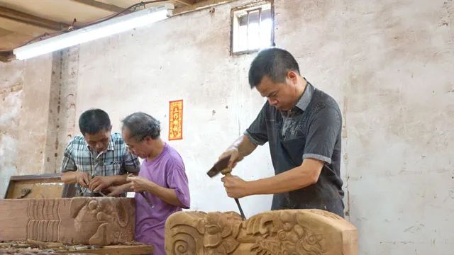 【敬业江门•匠造产业】李泽添:匠心传播古典家具非遗文化技艺的乡村工匠