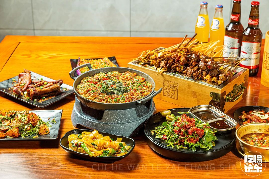 思聪都打卡过的这家成都烧烤店来长沙啦！网红猪鼻筋免费送