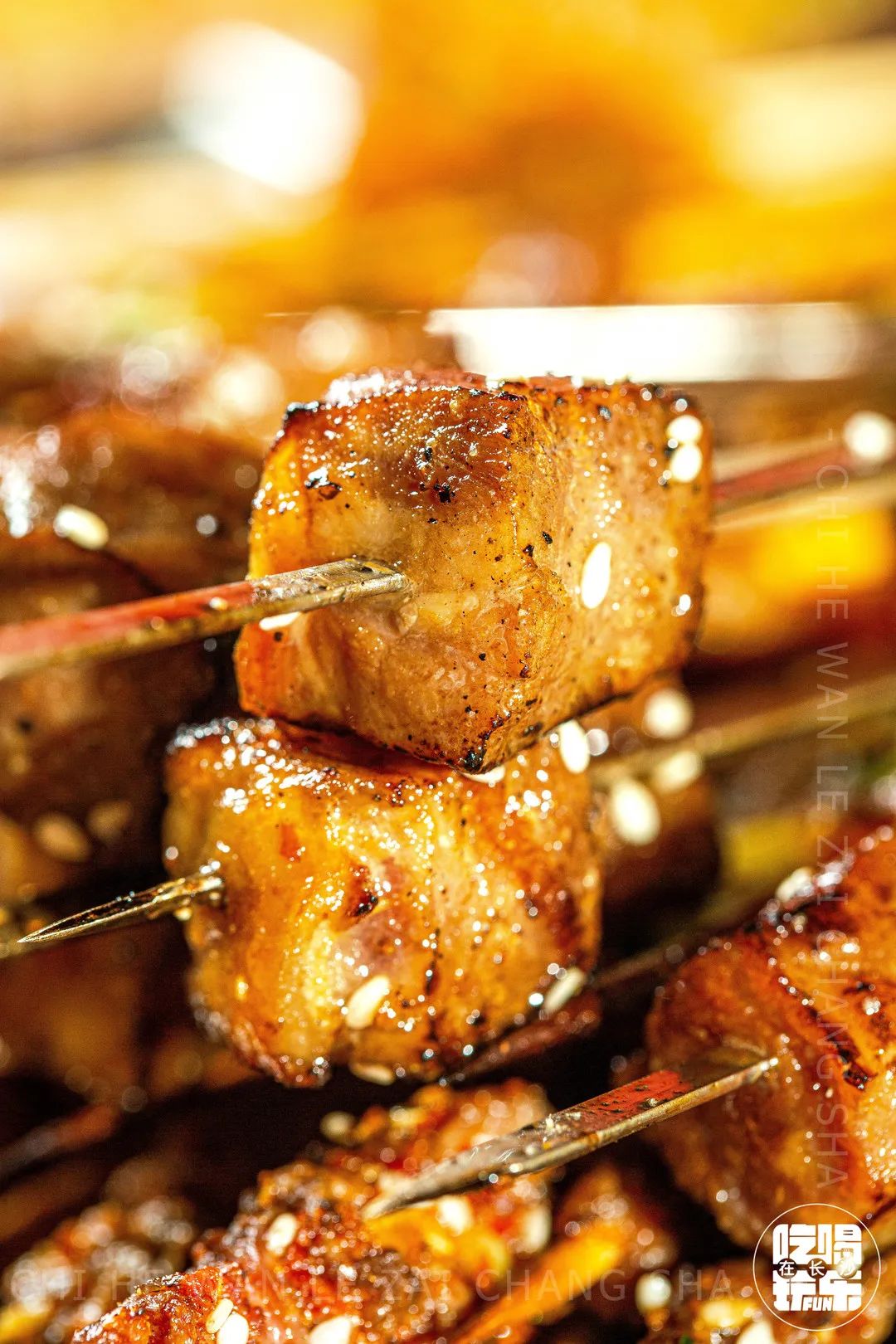 思聪都打卡过的这家成都烧烤店来长沙啦！网红猪鼻筋免费送