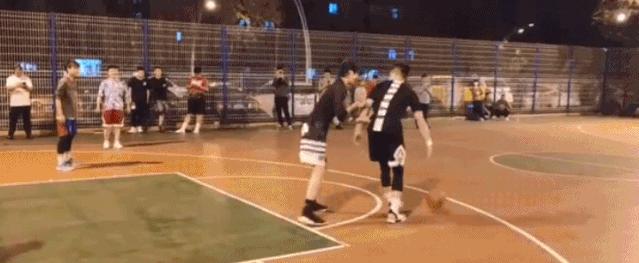 男篮当红国手打野球,男篮国手在野球场无解