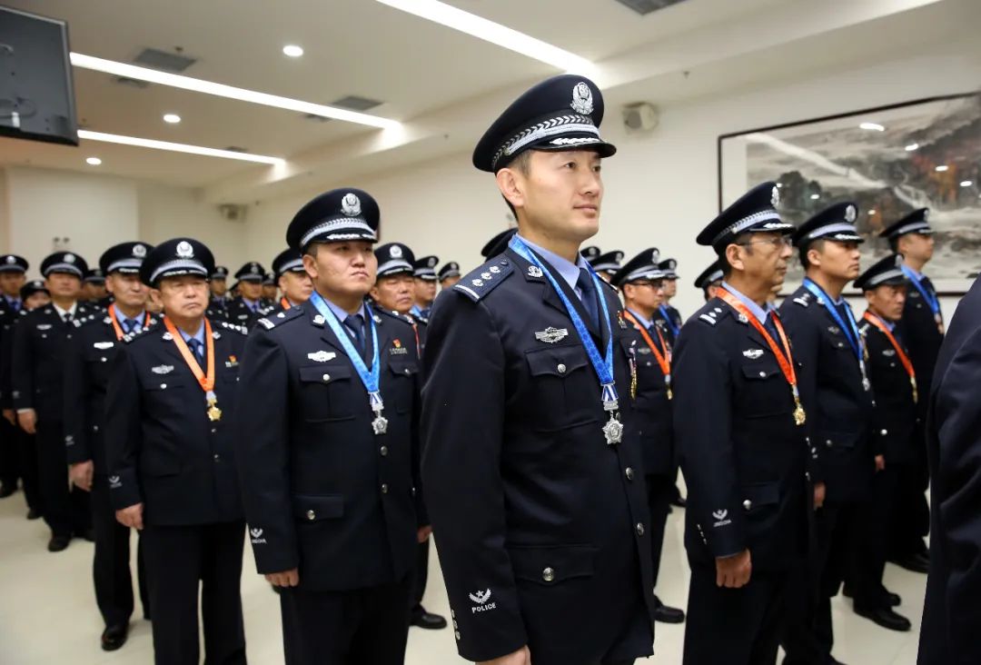 涓や釜灞忛殰蹇犺瘹鍗＋,浠栦滑鏄煎鍧氬畧鍙负绛戠墷闃茬嚎