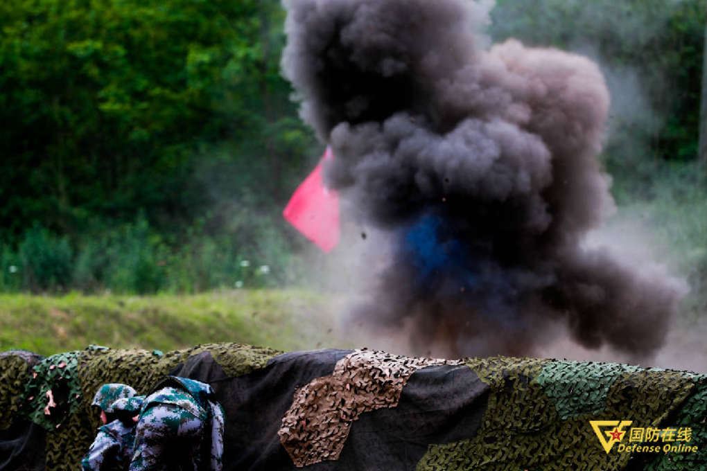紧张刺激的感觉,别紧张第一视角体验手榴弹实投