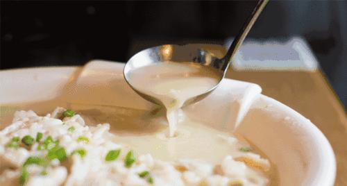 凶险！一口气喝完鱼汤后胸口刺痛！没想到竟需要8个科室10多位专家联手……