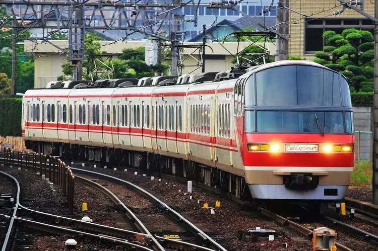 李佳琦用口头禅“OMG买它”注册商标，SO，我们还能说这句话吗？