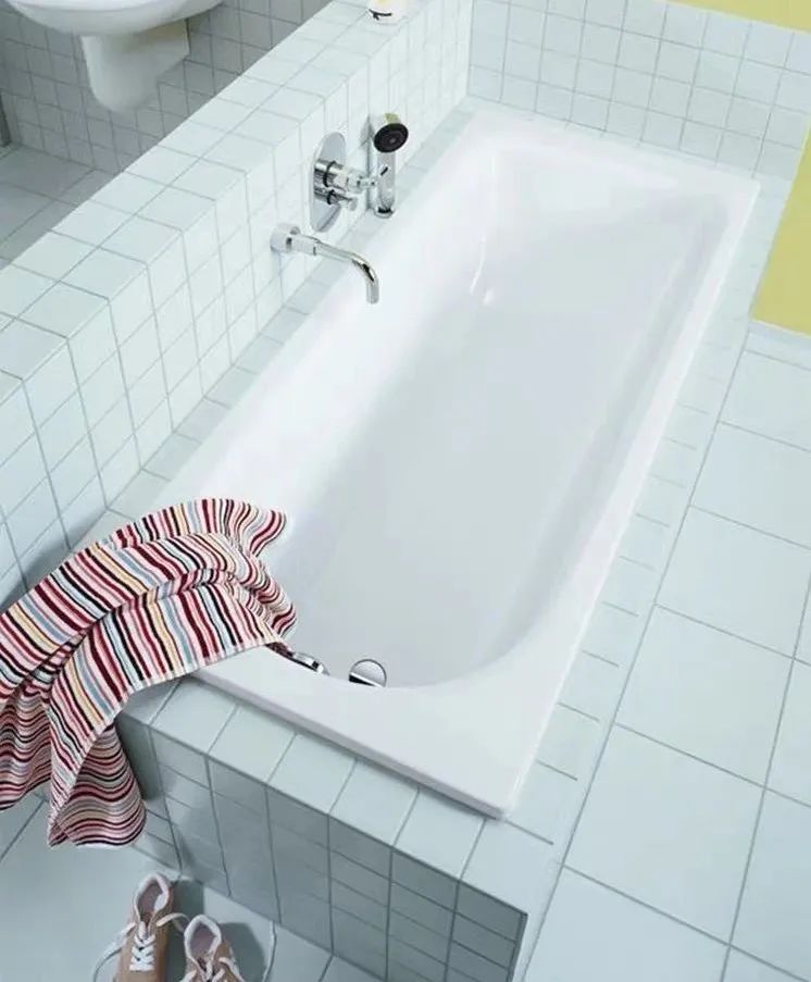 40平蜗居家装效果图,小户型卧室房间放浴缸设计