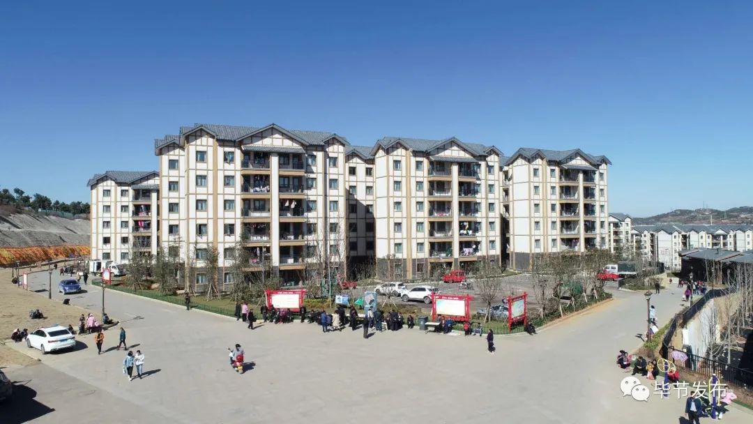 扶贫走出大山视频,脱贫致富大步向前走