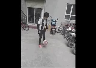 鐤儏瓒崇悆,鐤儏闃村奖绗肩僵涓嬬殑瓒崇悆