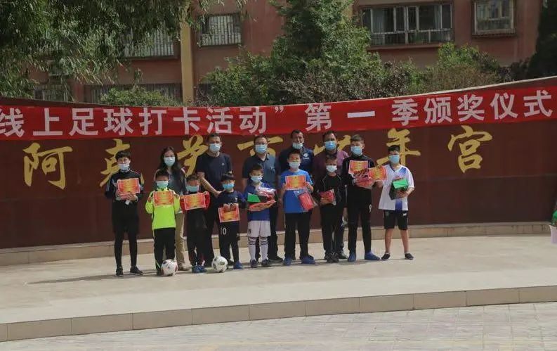 鐤儏瓒崇悆,鐤儏闃村奖绗肩僵涓嬬殑瓒崇悆