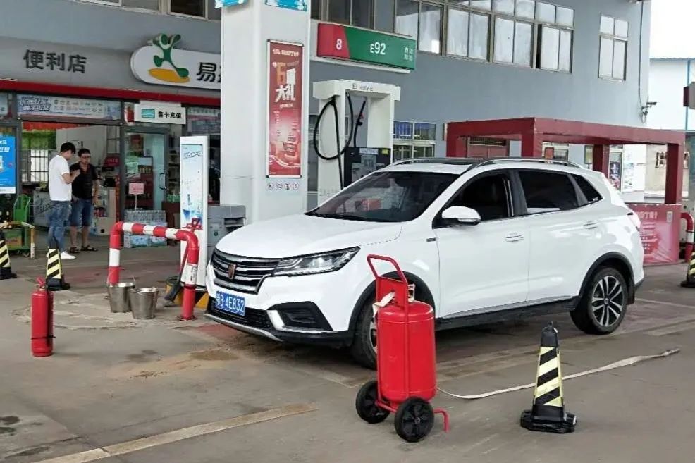 110吗？我加完油把油枪也带走了，咋办？