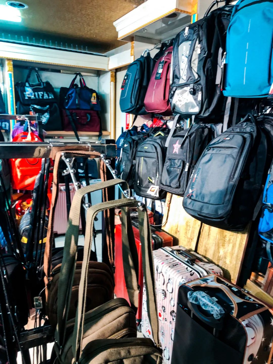 在重庆200元探店,重庆最大的两元店