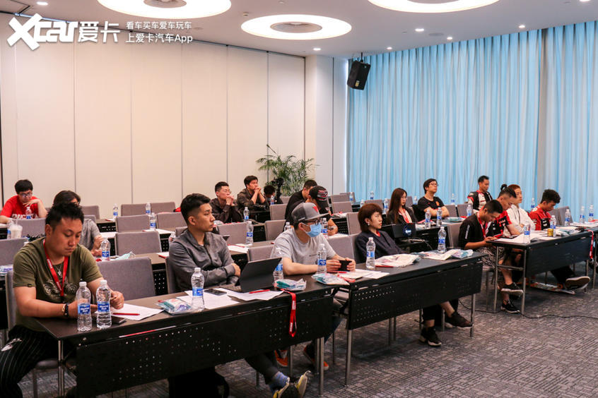 这才是杜卡迪的正确驾驶方法,杜卡迪应该怎么骑才舒服