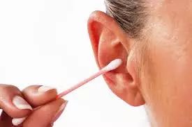 棉签抠耳朵导致癫痫,用棉签掏耳朵不小心被撞了一下