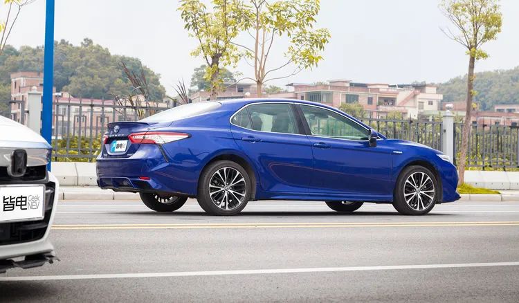 灵魂拷问：补贴6万，他真会把雅阁换成凯美瑞吗？