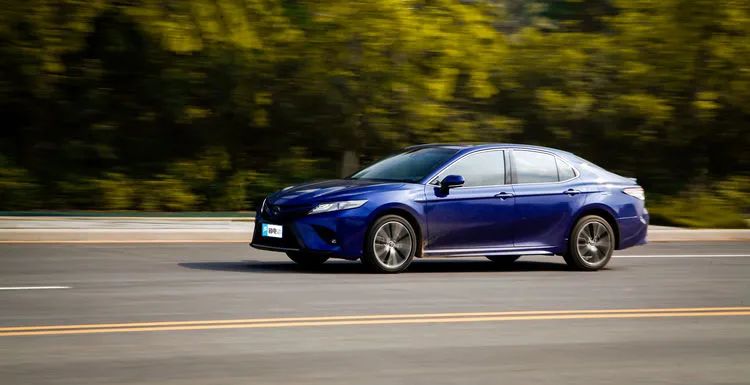 灵魂拷问：补贴6万，他真会把雅阁换成凯美瑞吗？