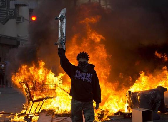 昔日香港、今日美国美国*乱暴**成*进党民***权人**照妖镜