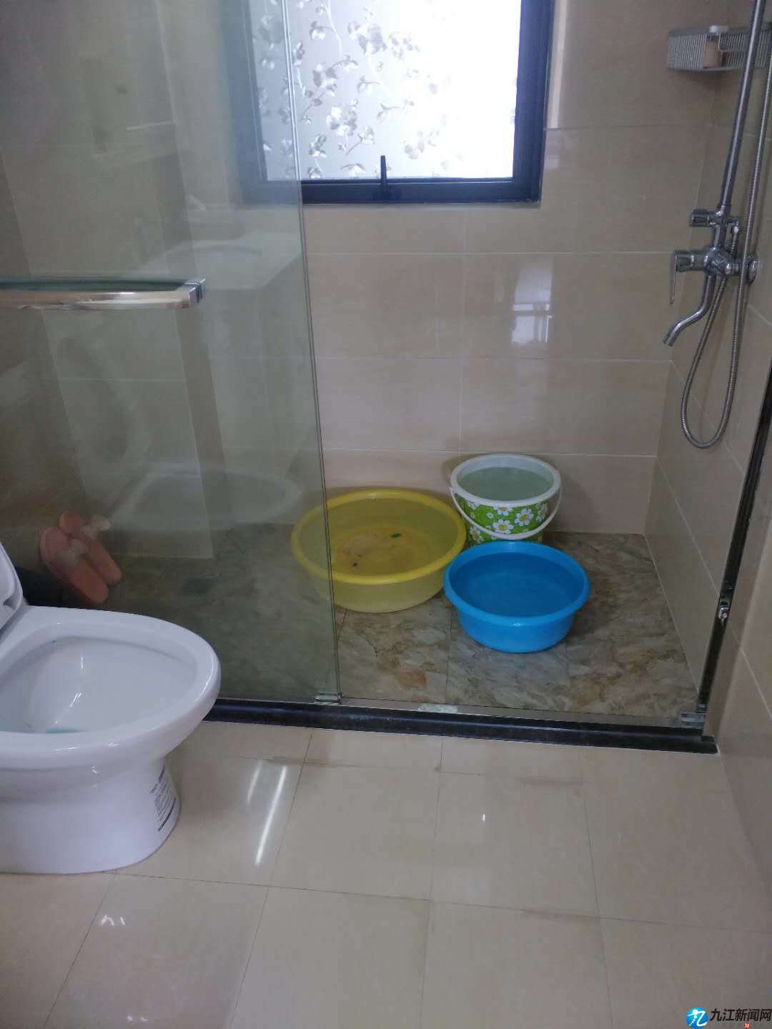 新小区水管总爆,老小区水管爆管