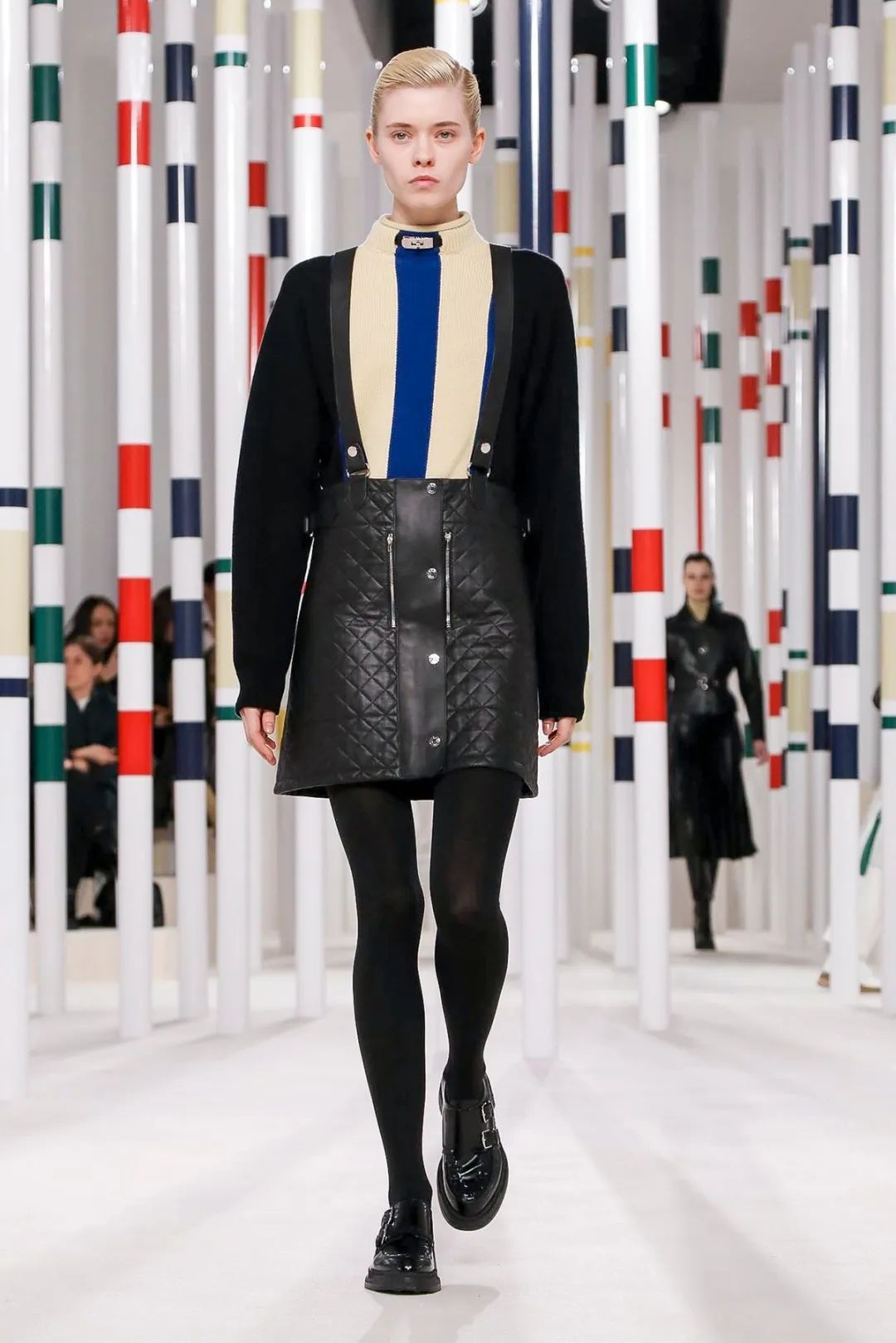 不仅只有少女感！原来背带裤也有两幅面孔？