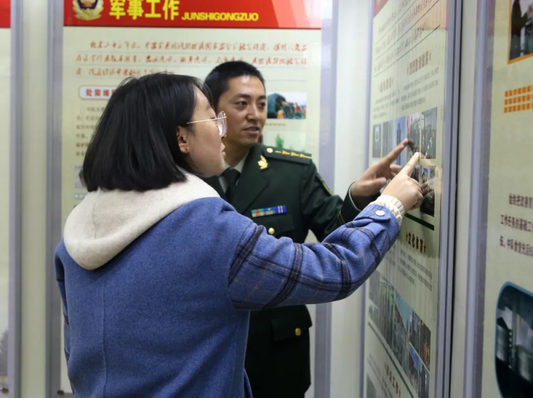 你守护祖国我来守护你,你用青春守护祖国我用青春守护你