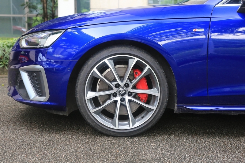 一鸣惊人鉴定,奥迪a4l45tfsi臻选动感型第一视角