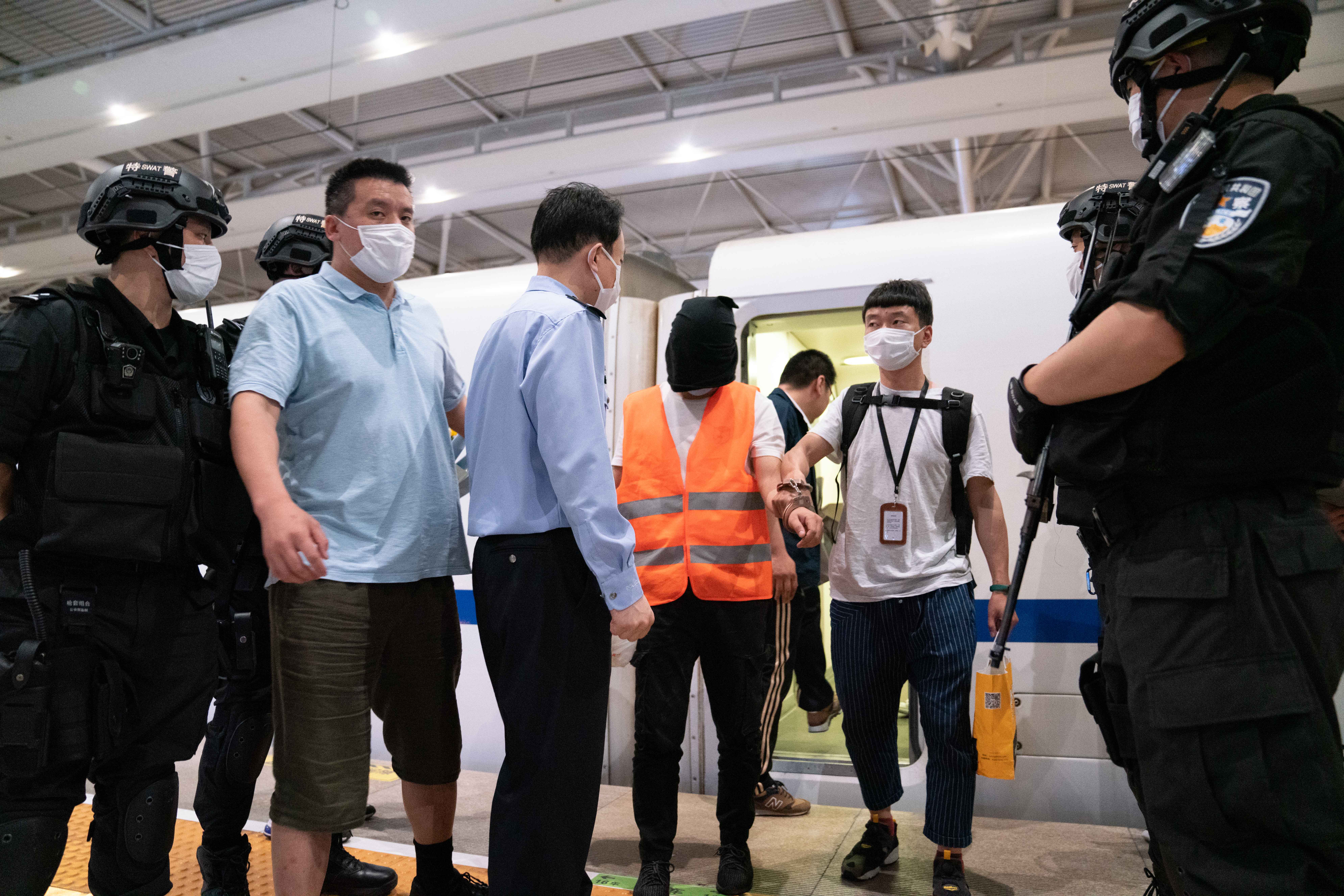 2000多人被骗炒股平台竟是假的,投资者被骗100万