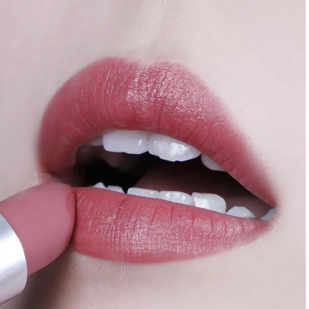 成熟系淡颜妆容御姐妆,清冷厌世风妆容