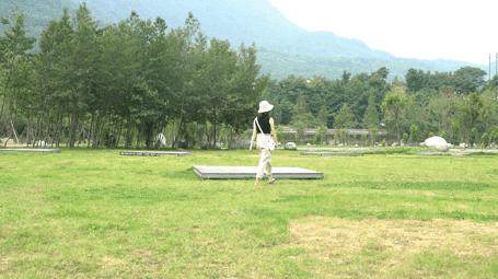 这是一幅堪比74个标准足球场大小的水墨画？彭友：来，做“画中人”