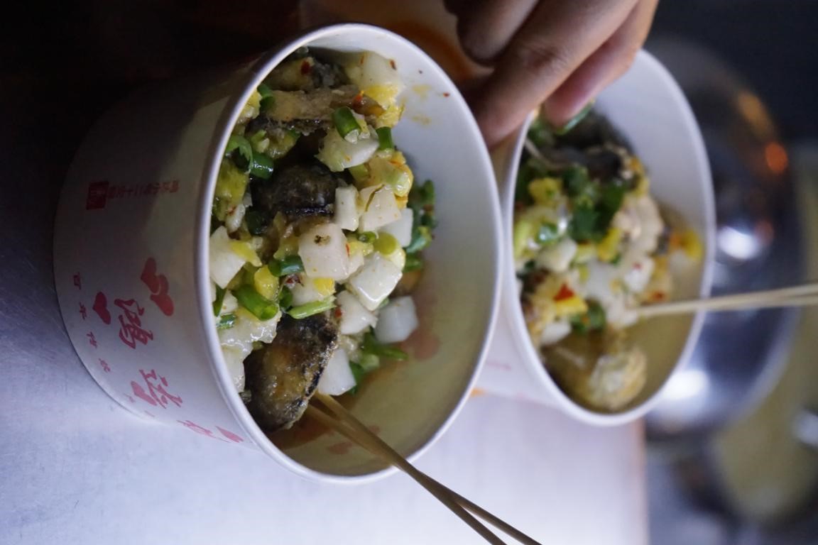 “代购、15个微信群”,只为了一口臭豆腐丨原创