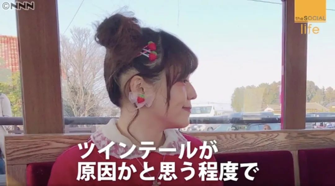 日本16岁美少女偶像歌手脱发到光头！“沦为”假发模特后的她，没有忘记自己甜美的笑容...