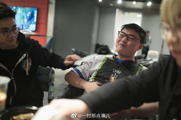 知名电竞选手uzi,uzi网吧视频