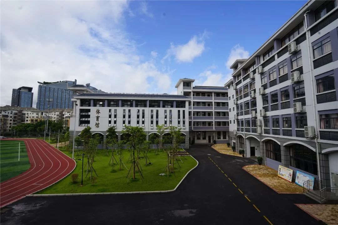 南宁凤翔路小学校园环境,每所学校都是好学校处处是好学区