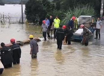 每小时2个西湖冲向下游，新安江水库水位开始下降！建德30万人受影响，桐庐多处汪洋